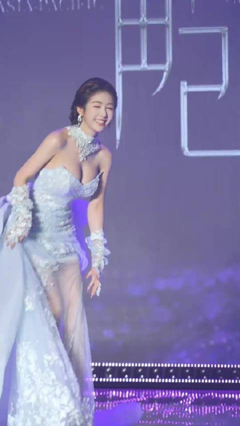 Ewa伊娃，全球中华小姐中国总冠军，身高170