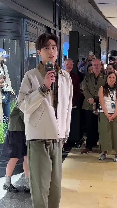 胡一天线下活动 他好适合这英伦风，品牌方找对人了