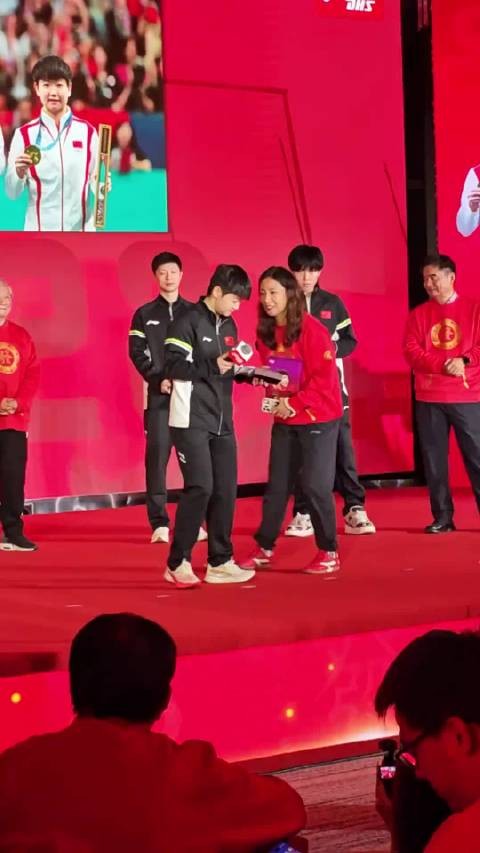 孙颖莎这无敌的松弛感,红双喜年会发言完整版!