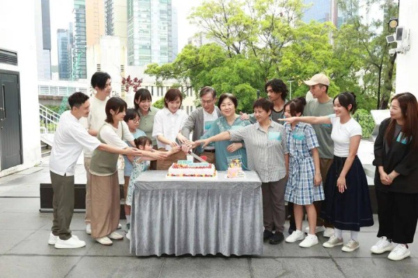 TVB前资深演员陈安莹移居内地,罕见回港拍新剧,是关德兴的契女