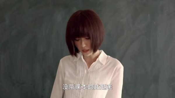 操场上的风和她的眼神成了我的整个夏天