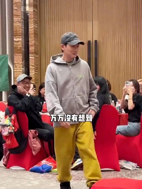 古惑仔五扛把子二十年后，陈小春从铜锣湾打进政协礼堂
