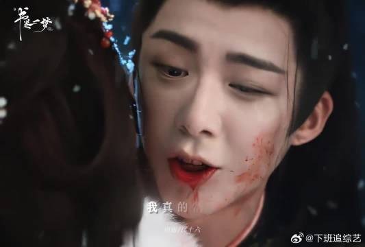 两种身份，双面反差