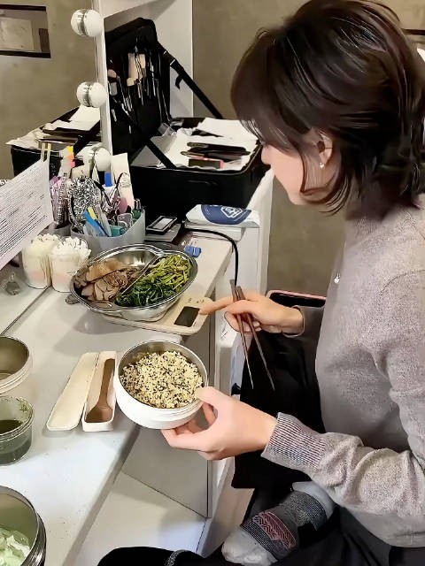 孙俪吃饭菜都要严谨到用称量，多一克都不行，女明星的身材管理真的好严格