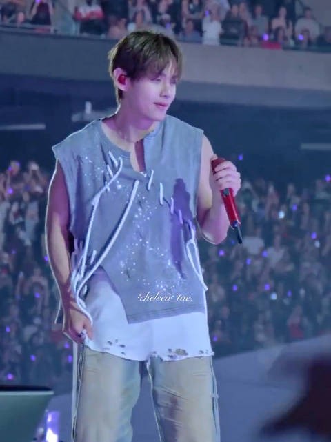 BTS芝加哥演唱会首日,金泰亨挑战Rap