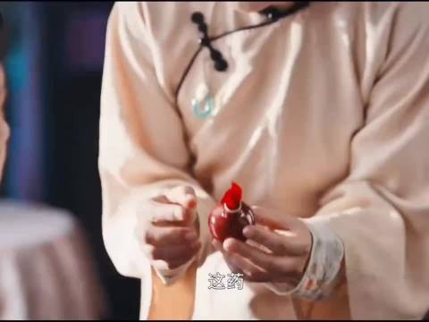 为了给好姐妹赎身，韶华让她假装生病
