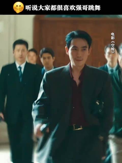 强哥扭腰？手拿把掐✌️