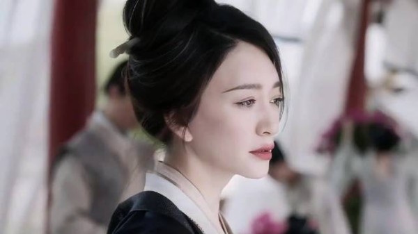 李小冉反问粉丝我是美女吗,自称性格比较好