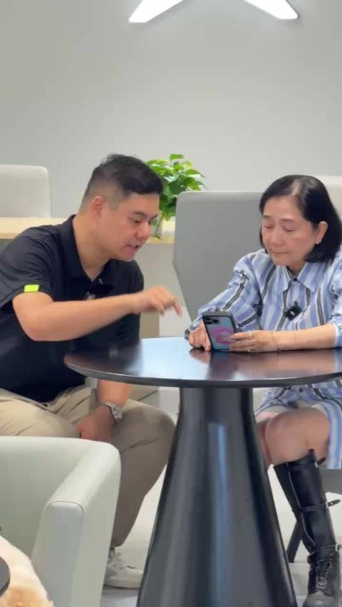 欧阳娜娜安利妈妈买小鹏MONA,提车需等一个多月