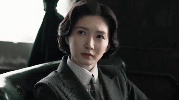 江疏影《醒来》化身民国女大佬苏门，凌厉气场拉满