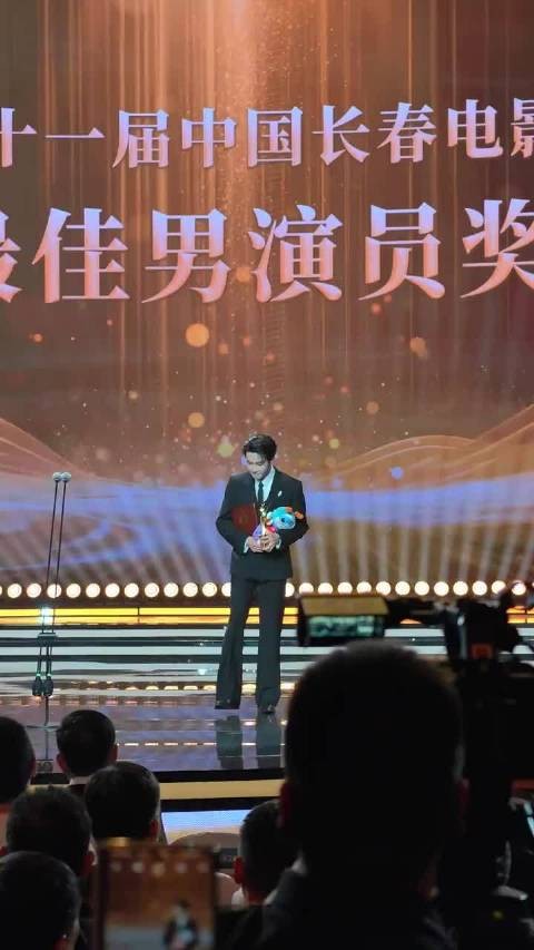 恭喜檀健次获得影帝！今晚双黄蛋，蒋奇明未到场，檀健次好稳啊！