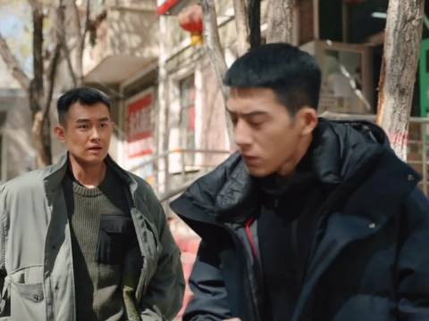 归路：谁看这段不揪心，秦队意外受伤，路晨当场慌了神！
