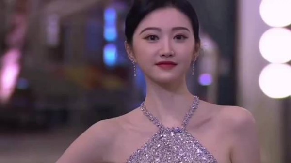 4位影帝保驾护航，3部好莱坞大片主演！景甜巅峰资源有多恐怖