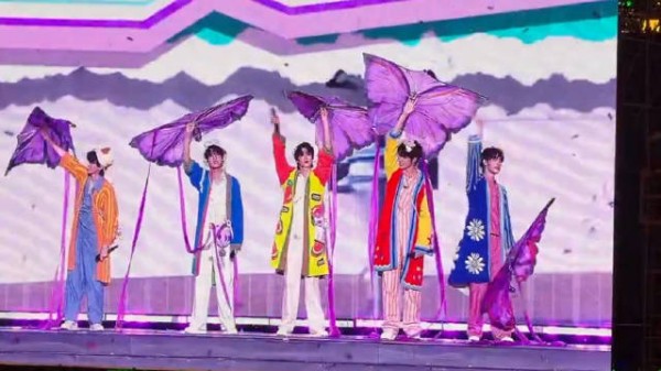 TOP登陆少年今晚最后一首《等你的回答》