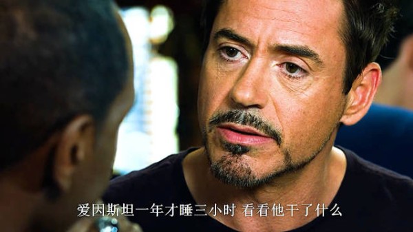 托尼斯塔克自己默默承受了很多事,其实他是很重感情的人, 钢铁侠