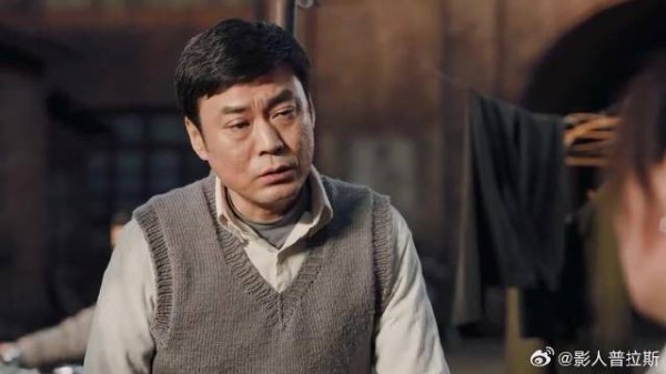 老吴眼睛得了炎症 邻居好心来看望，他却躲在家里不见人