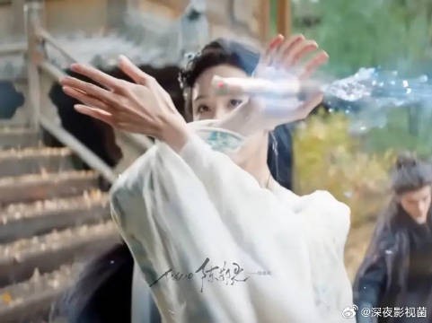 “看完这段的时候，我的表情和雾妄言一样，嘴角比AK还难压”