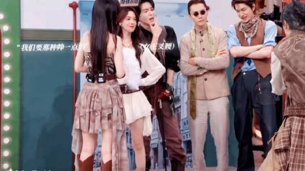 我们女王上个好6到底在想着谁啊 好难猜啊