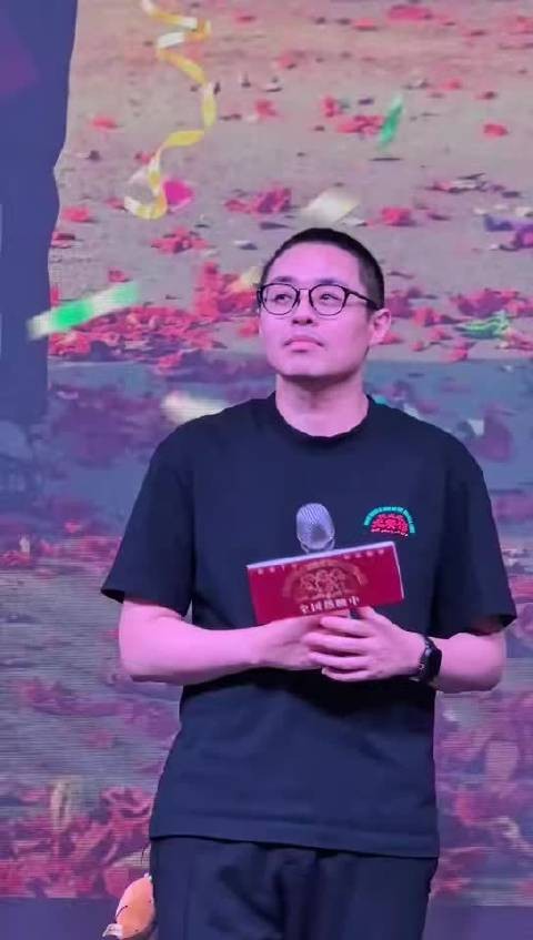 擦血的镜头没有情绪爆发却让人久久无法平复
