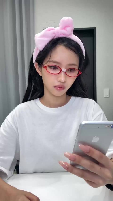 meme小视频真人cos，我女儿拍抽象小视频也这么美
