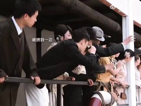 别让我再见到你，见一次亲一次！