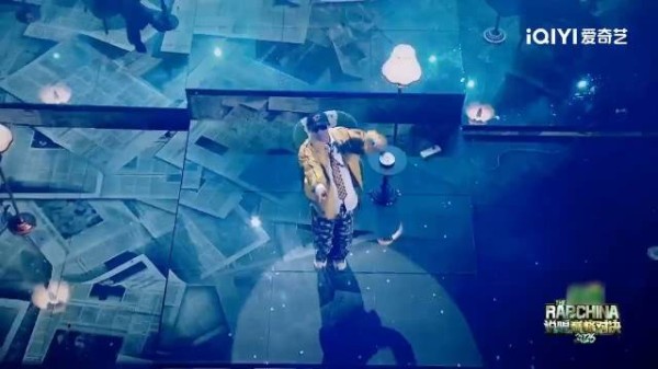 严浩翔潜入rapper观赛区,找到最佳观赏位