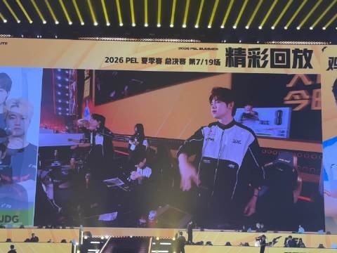 全体起立!这一刻所有人共同感受,属于@北京JDG-Paraboy 的赛场锋芒