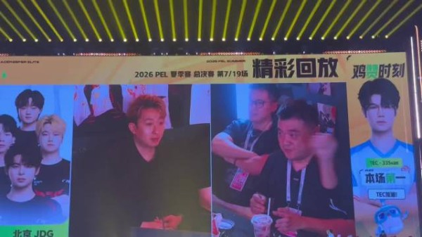 谁能拒绝伞兵的胜利名场面,赢下比赛张开双臂太有感染力,酷毙了!