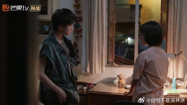 陈异回家不走正门直接翻窗,和苗靖见面就吵架,苗靖:幼稚