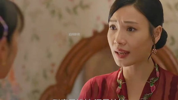 保姆把怀有身孕的太太推下楼梯，竟然被太太的女儿看到！