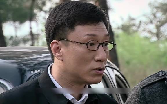 翠萍看似全是漏洞,实际上她却是个漏勺,全是漏洞等于没有漏洞! 潜伏