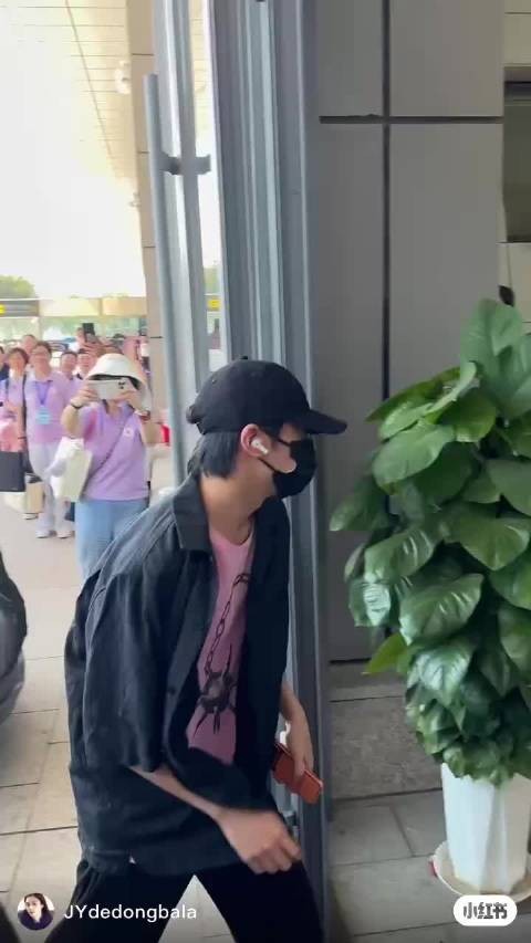 我笑死了 阿姨们差点被执法