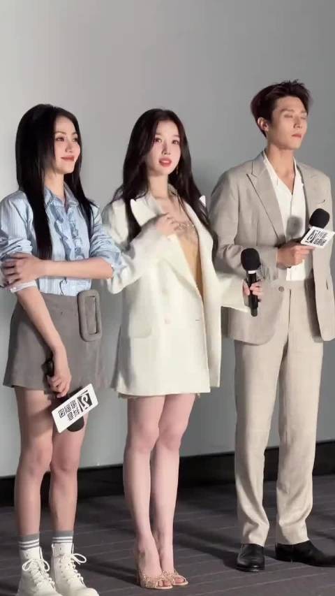虞书欣真是独一无二的可爱＋妖娆，光是这几个动作，普通人一辈子都学不会！