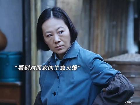 因嫉妒当众扒光他人衣服 涉事者付出代价