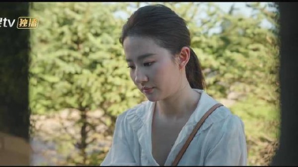 为完成闺蜜遗愿，美女外出旅游，给她带回照片分享