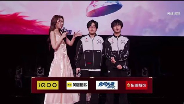 无畏带光明弟弟飞吻致谢粉丝