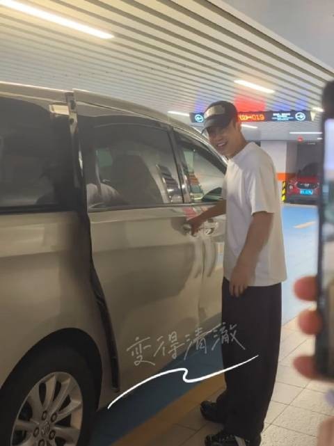小沈阳开拖拉机累到上车费劲，又惨又好笑