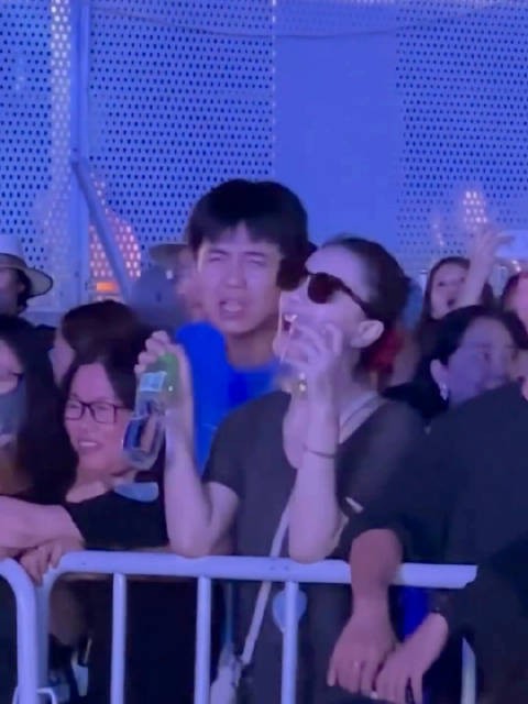 陈粒音乐节遭王菲朋友Ryan性骚扰，竖中指回怼