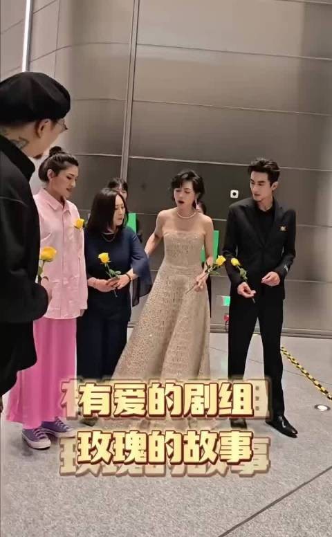 抢C位很常见，让C位让的这么激烈还是第一次见，这就是玫瑰的故事剧组