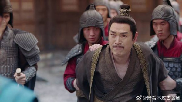 九思玉茹被搜捕，不起眼的掌柜为报恩情，竟用命引走追兵