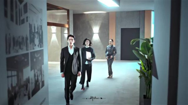 真的被栾念狠狠圈粉，这种年长引导型人设很容易演油腻，井柏然处理得很高级…