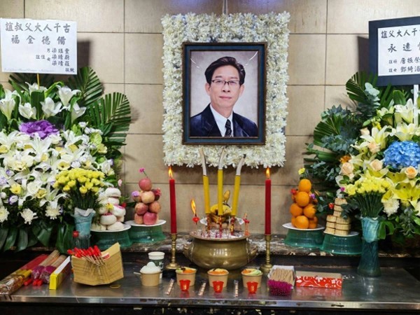 一路走好！TVB老戏骨低调出殡今晨火化，独子送“永念亲恩”