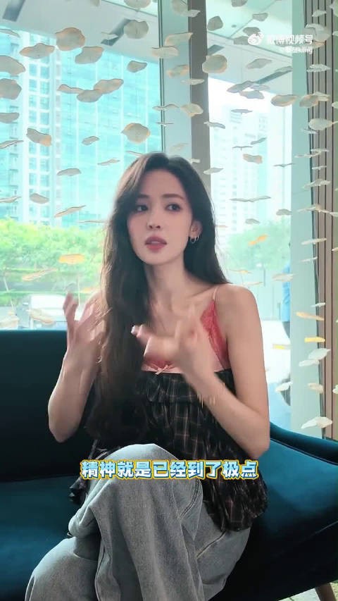 古力娜扎花少导游，沉稳应对挑战