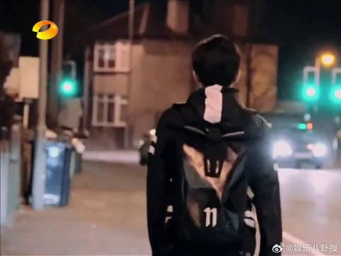 兜兜转转这么多年，花少2终于迎来对照组，看清旅行团里的人情冷暖