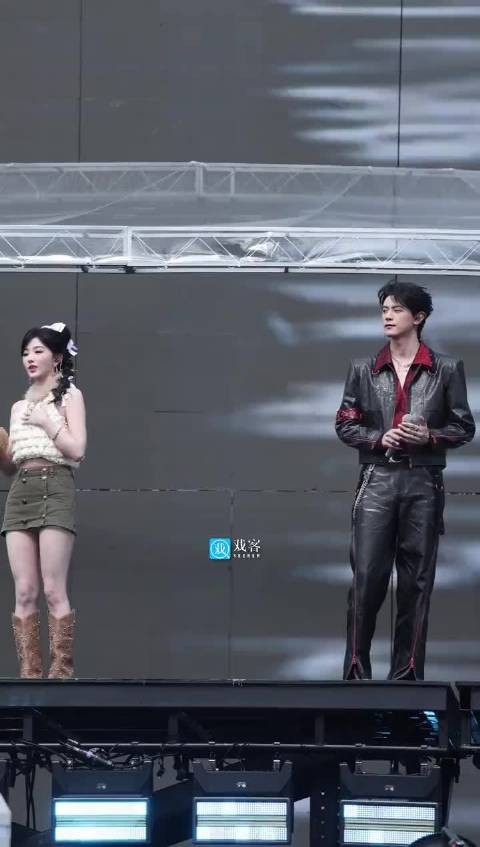 梦回逐玉 男帅女美～邓凯孔雪儿唱歌还好听 他俩耳朵都红透了