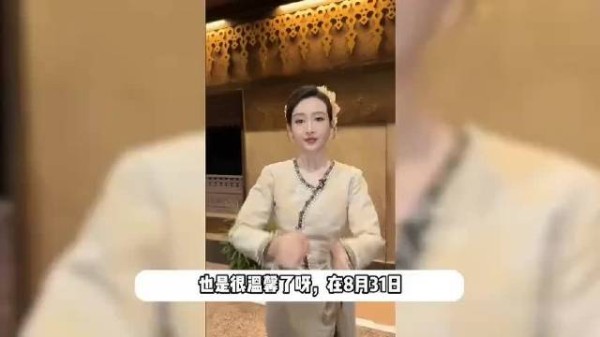 王鸥带娃上早教被偶遇，2岁女儿个子高挑都到妈妈腰了，全程被细心呵护