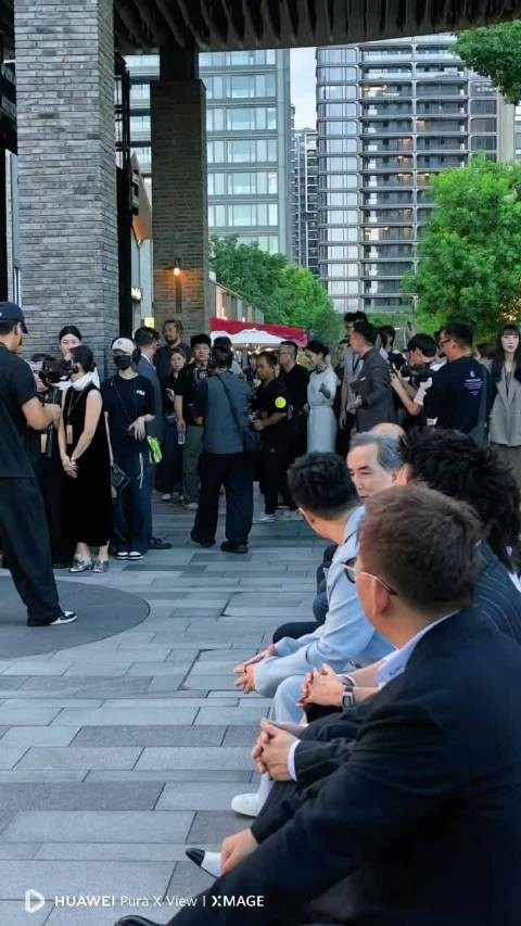 尊界新车交付现场不少明星都来了，还有不少行业大佬，这也太尊了吧