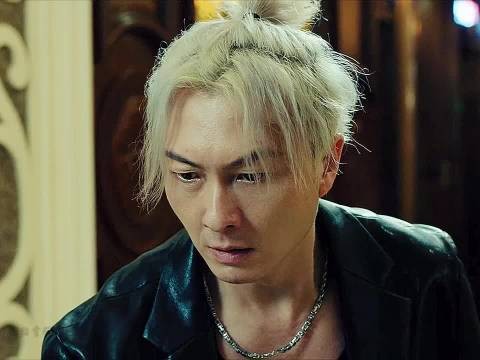 小伙救下黑老大，走上人生巅峰