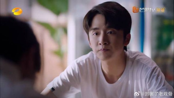 李尖尖和凌霄谈恋爱，不想失宠贺子秋，跟她约法三章