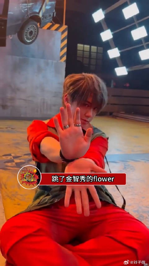 香港顶流姜涛跳了金智秀的flower，这很难评